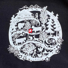 Load image into Gallery viewer, Heimatkreis Scherenschnitt auf schwarzem T-Shirt
