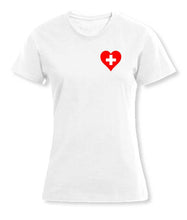 Carica l&#39;immagine nel visualizzatore di Gallery, Weisses T-Shirt Women mit Schweizerkreuz in Herzform
